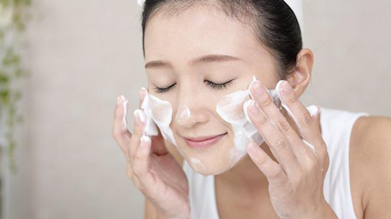 Da như thế nào thì nên rửa mặt trước khi tẩy da chết?